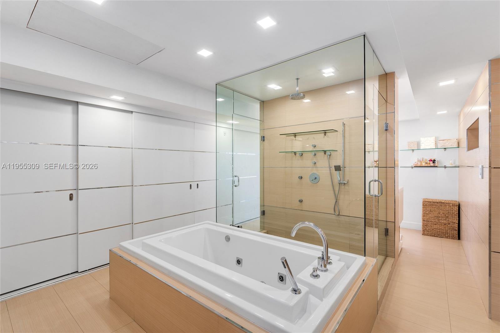 2443 Fisher Is Dr #5403 Miami, FL 33109