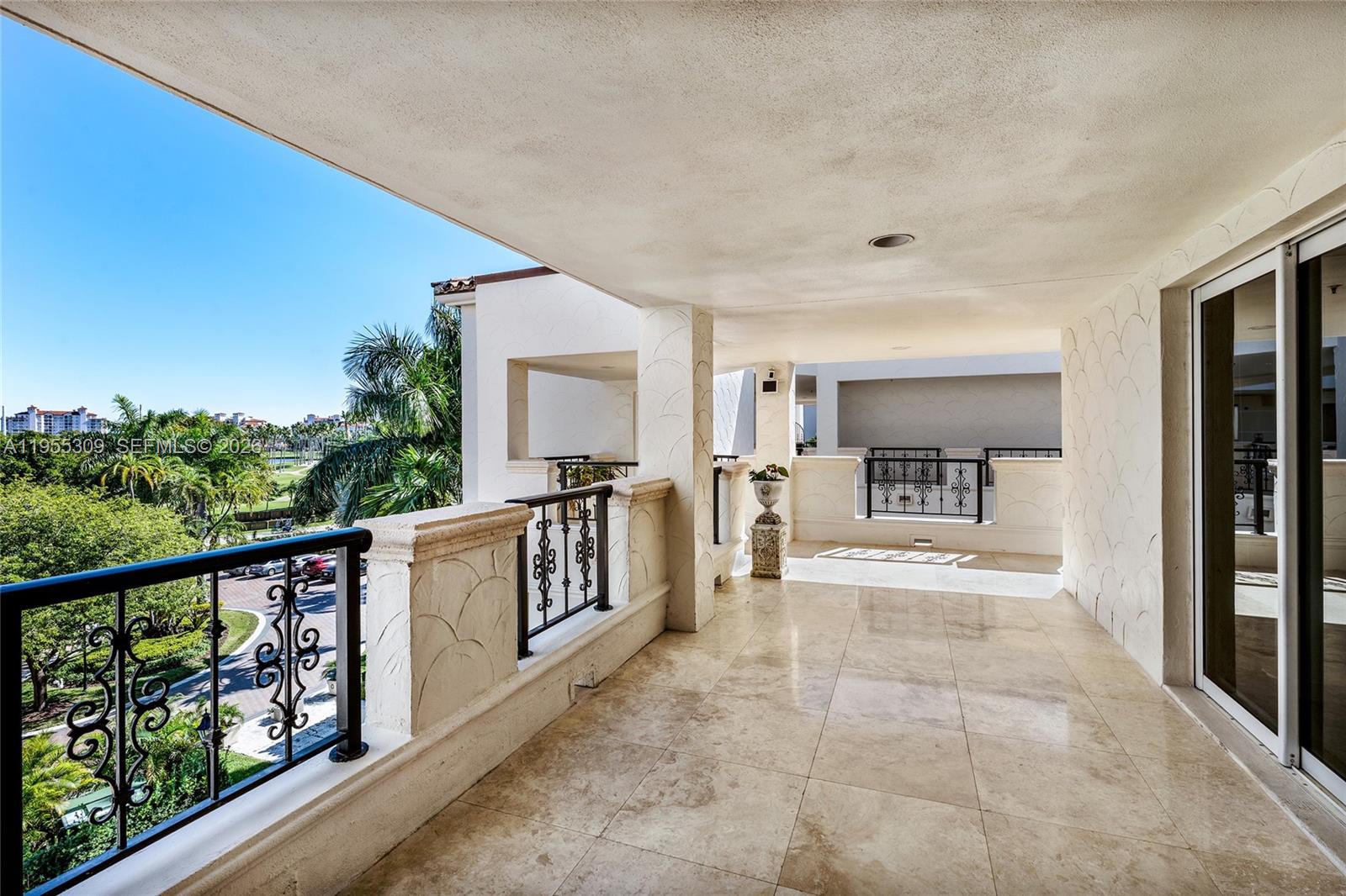 2443 Fisher Is Dr #5403 Miami, FL 33109