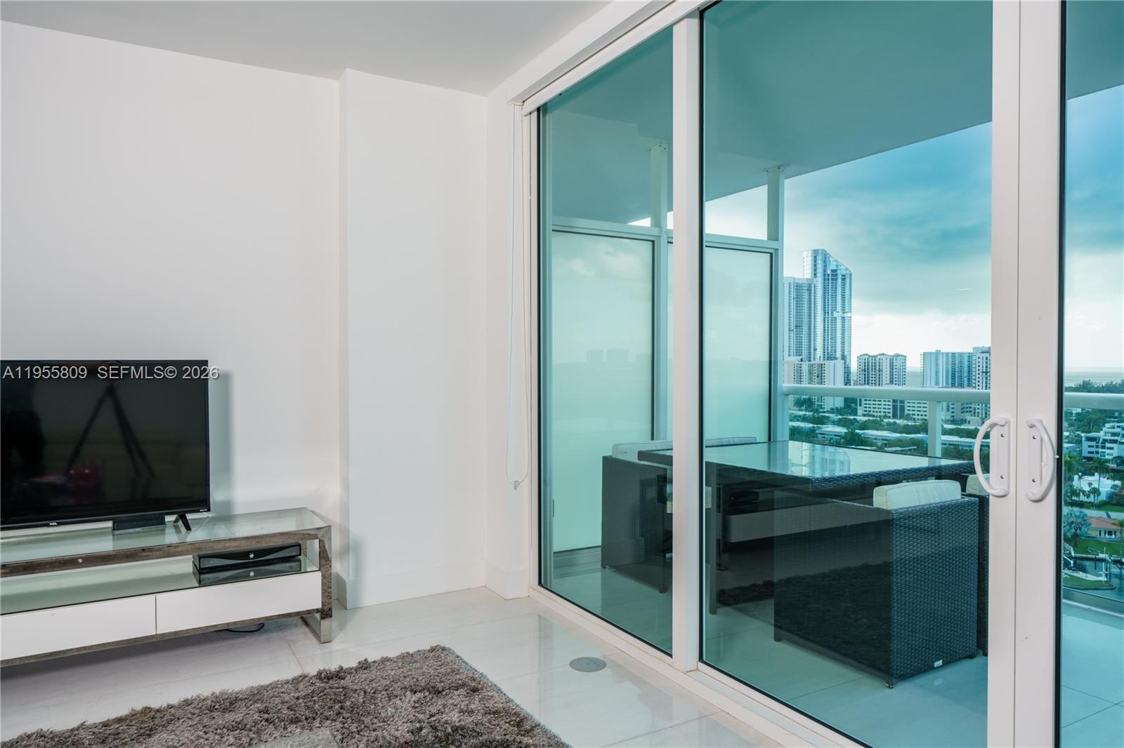 image 400 Sunny Isles15