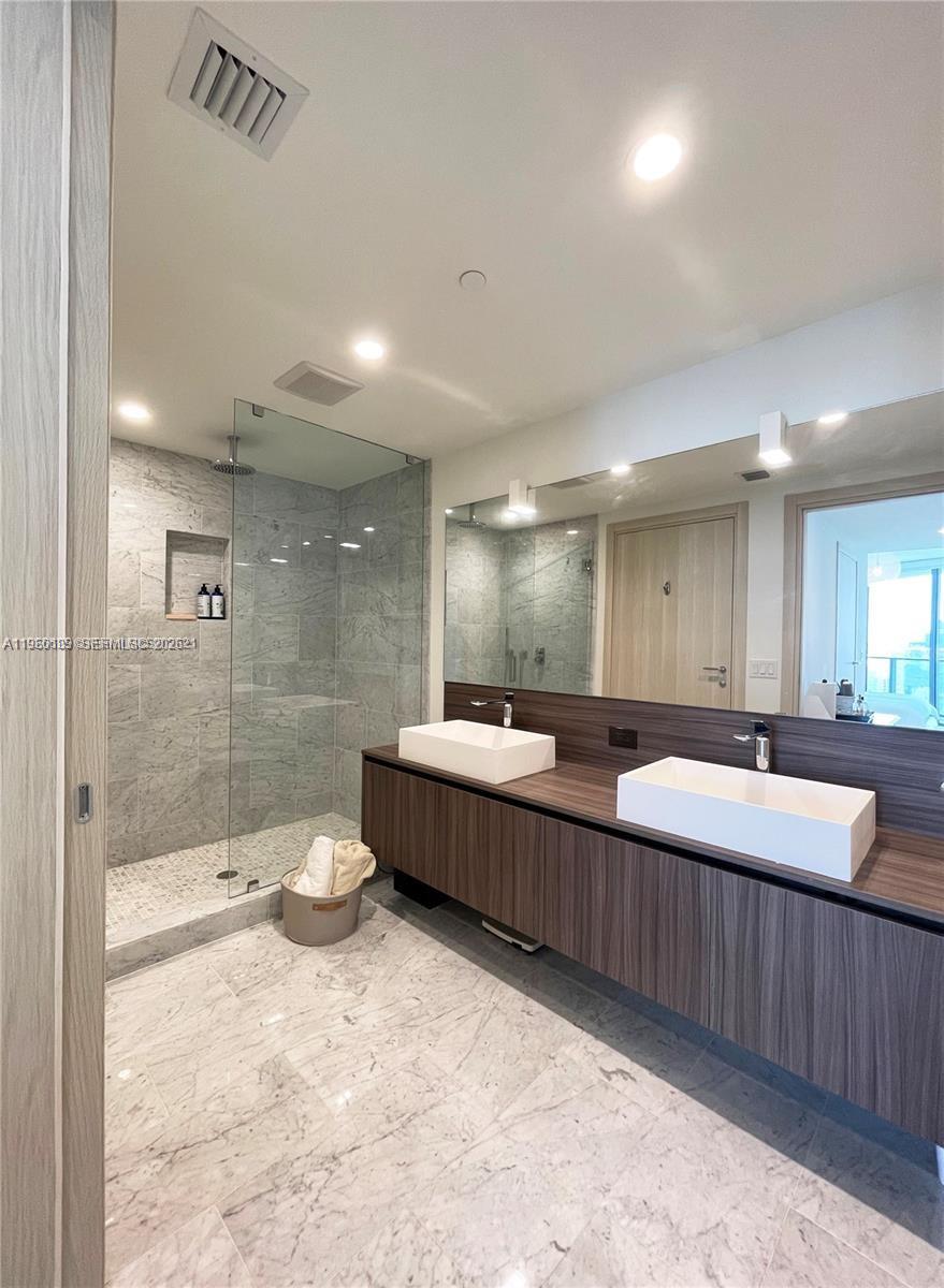 1000 Brickell Plz #4301 Miami, FL 33131