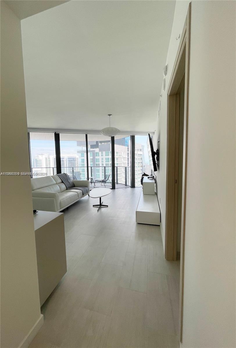 1000 Brickell Plz #4301 Miami, FL 33131