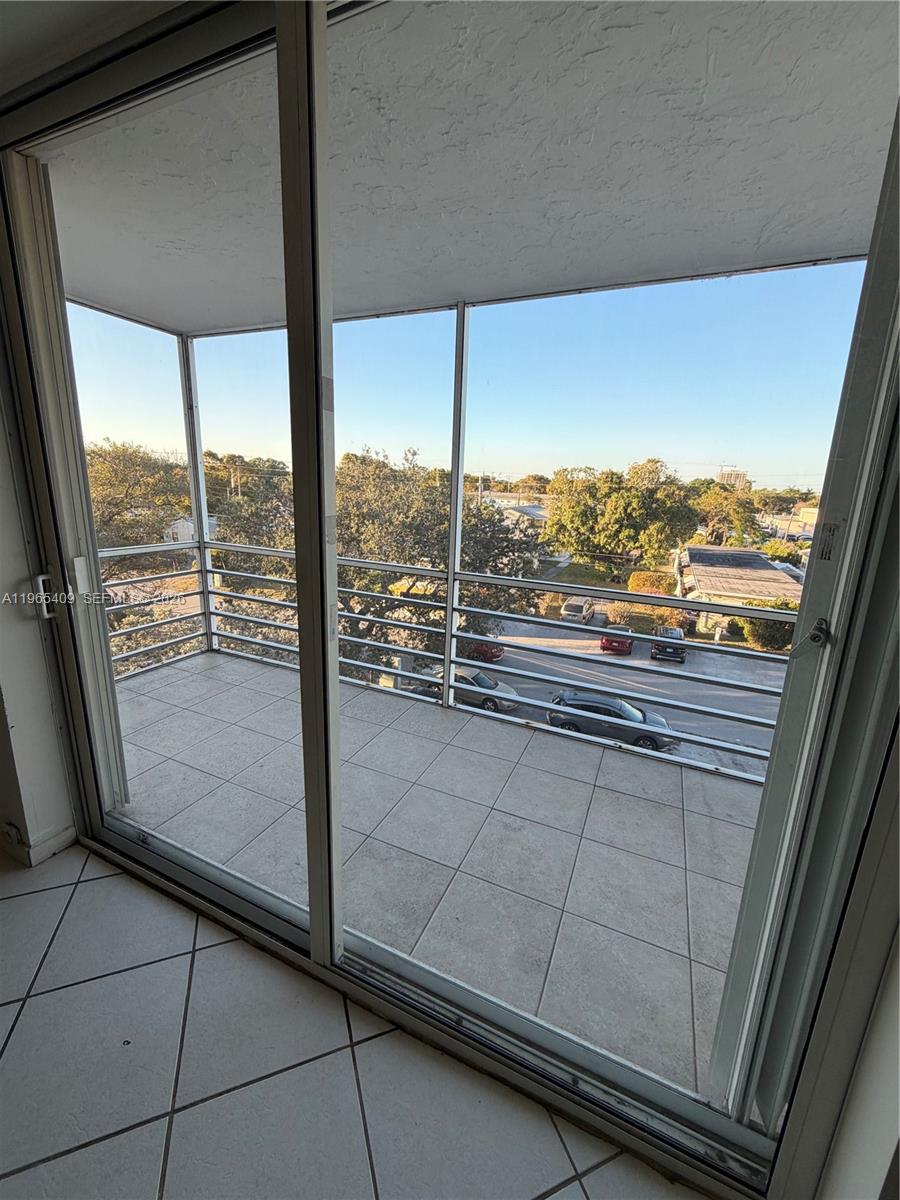 1830 Dixieanna St #406 Hollywood, FL 33020