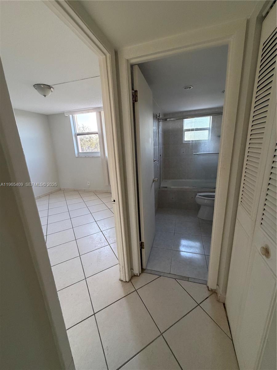 1830 Dixieanna St #406 Hollywood, FL 33020