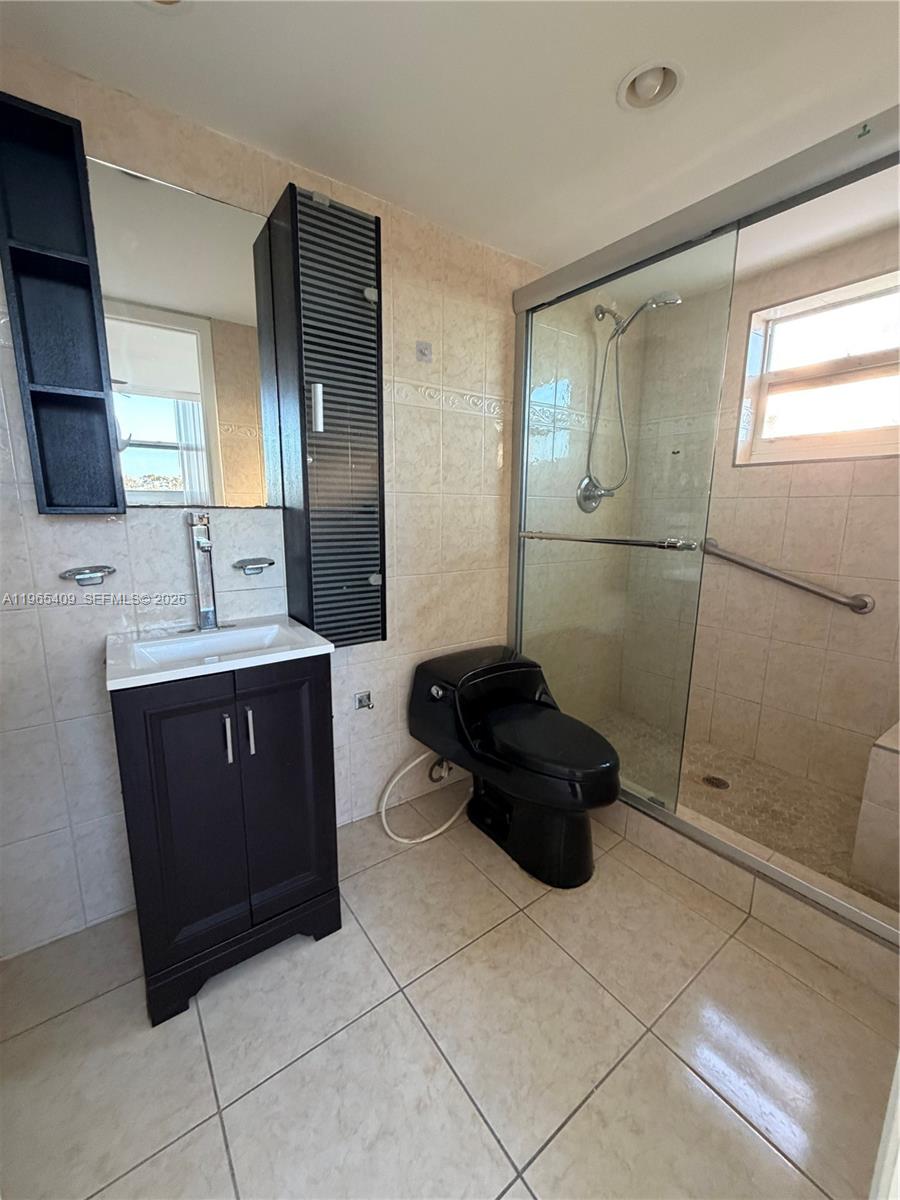 1830 Dixieanna St #406 Hollywood, FL 33020