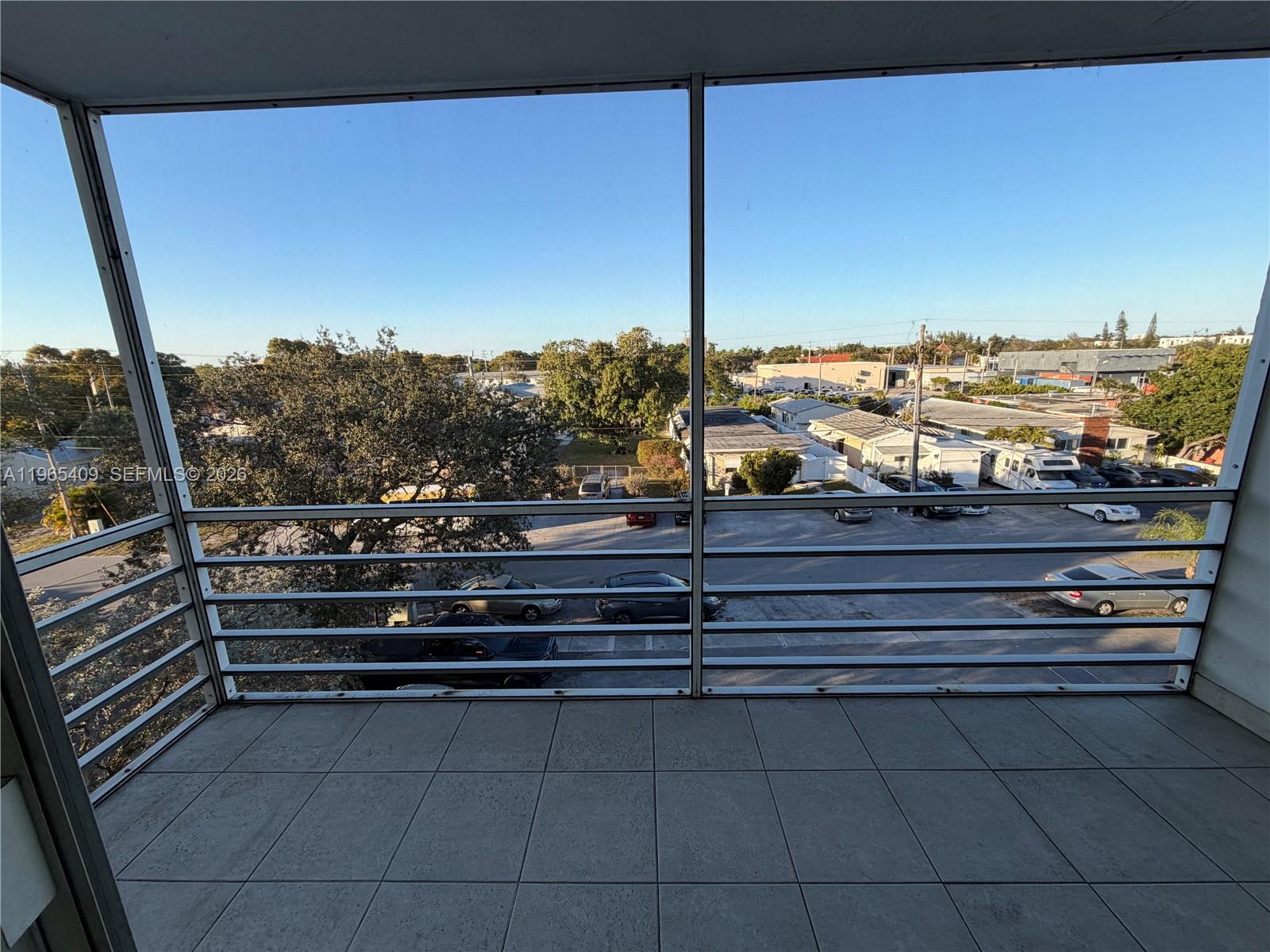 1830 Dixieanna St #406 Hollywood, FL 33020