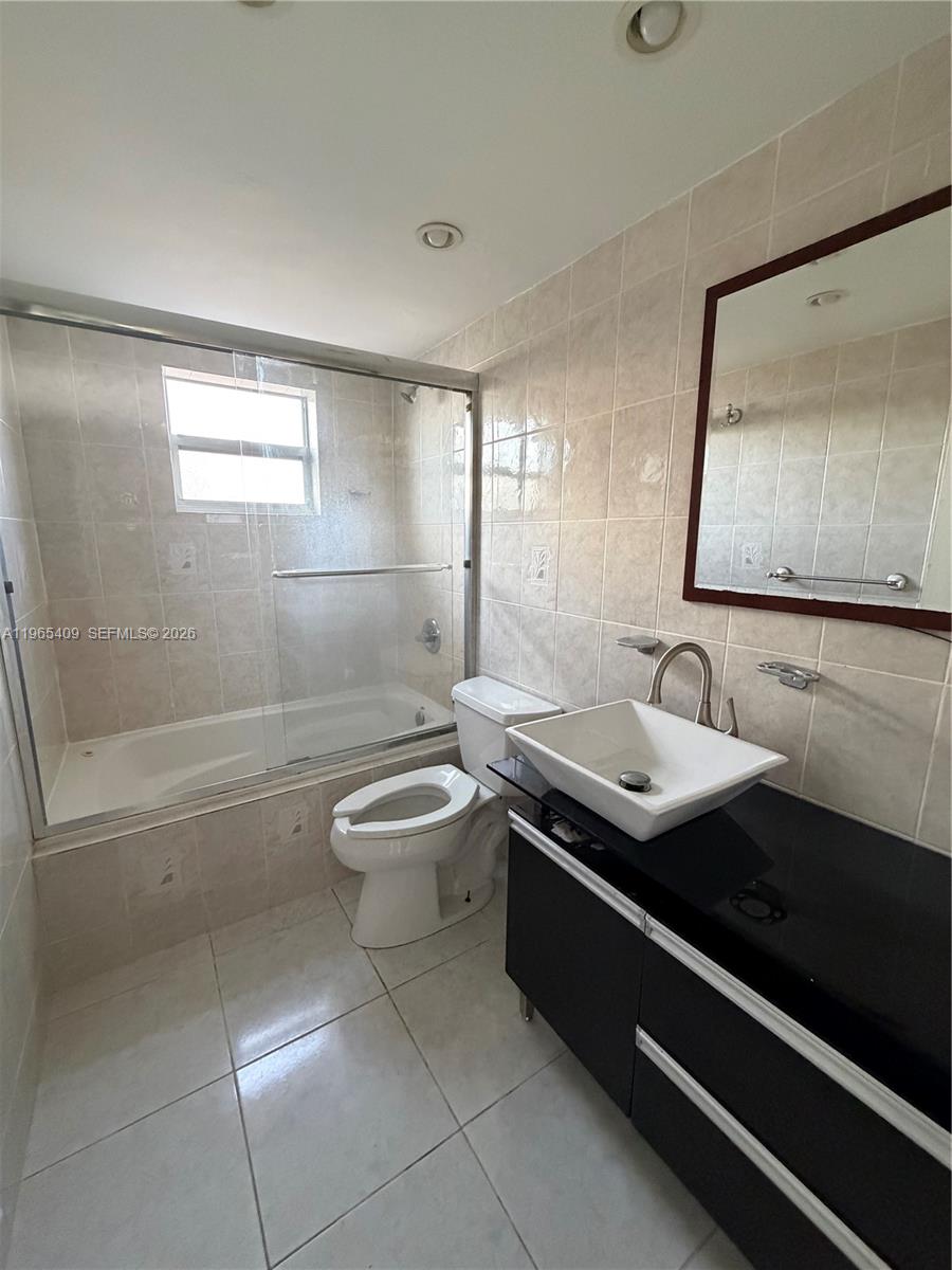 1830 Dixieanna St #406 Hollywood, FL 33020