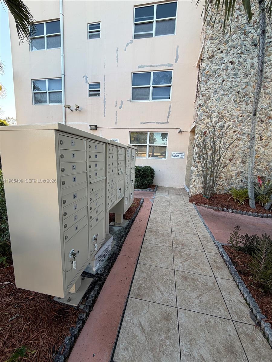 1830 Dixieanna St #406 Hollywood, FL 33020