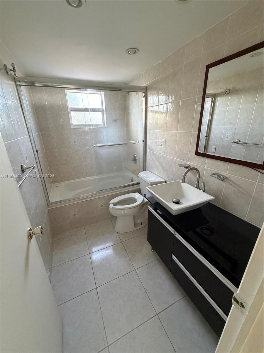 1830 Dixieanna St #406 Hollywood, FL 33020