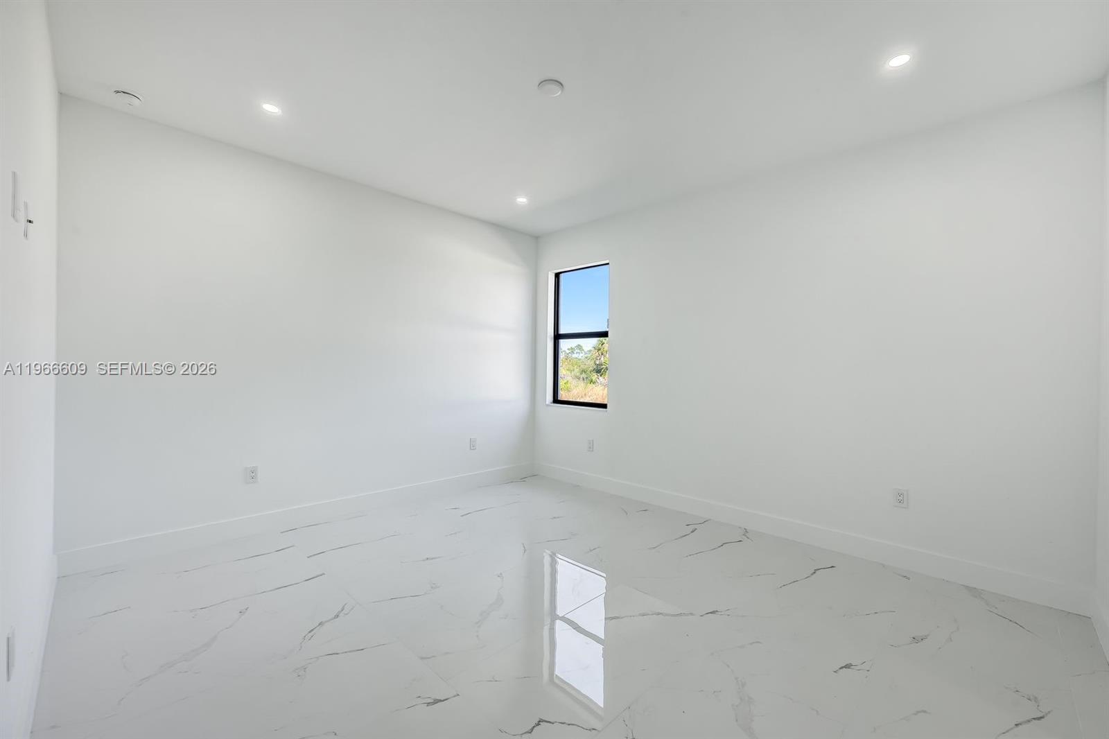 865 Chipley St E Lehigh Acres, FL 33974