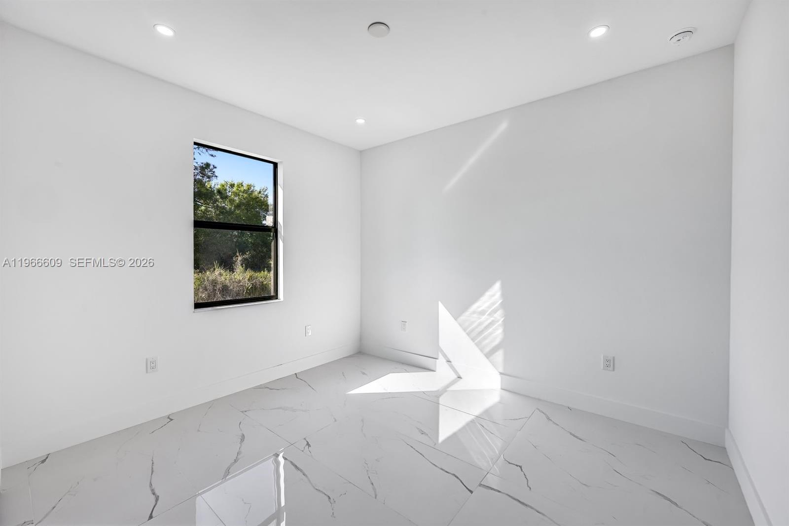 865 Chipley St E Lehigh Acres, FL 33974