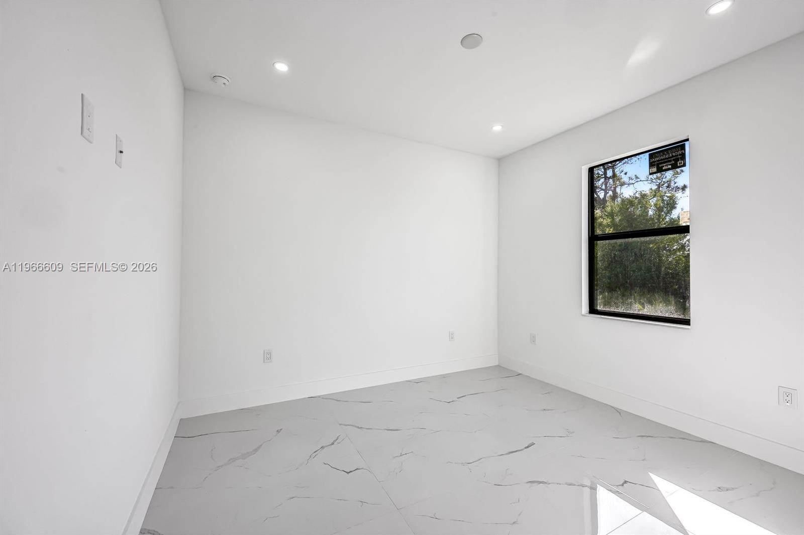 865 Chipley St E Lehigh Acres, FL 33974