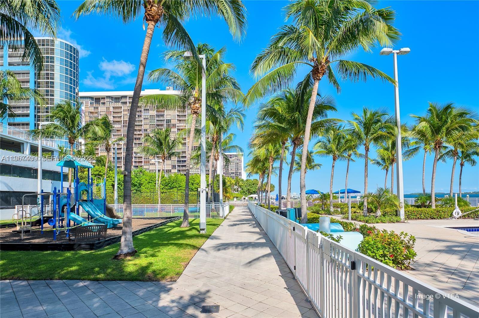 image Skyline on Brickell28