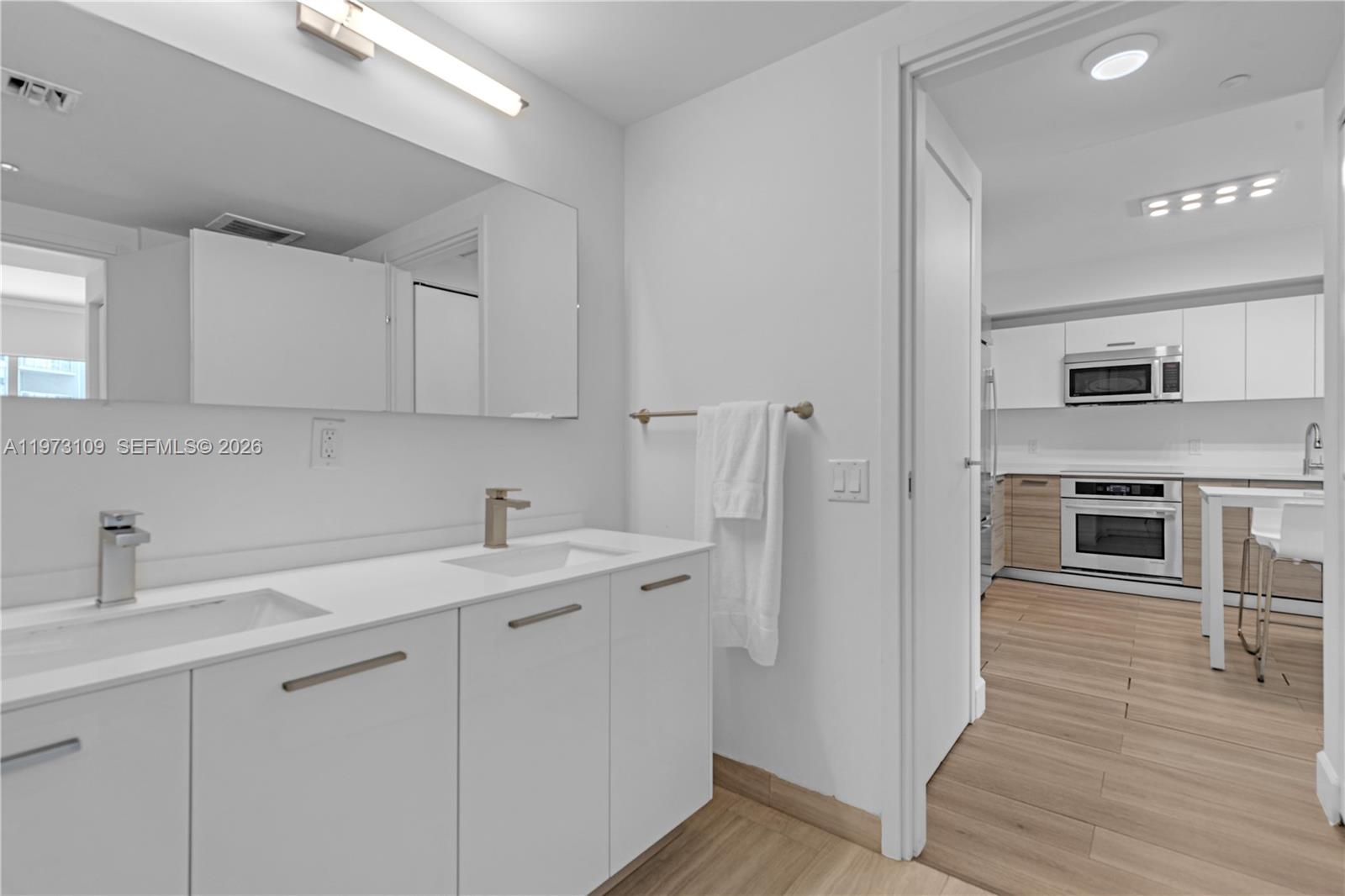 1300 Brickell Bay Dr #903 Miami, FL 33131