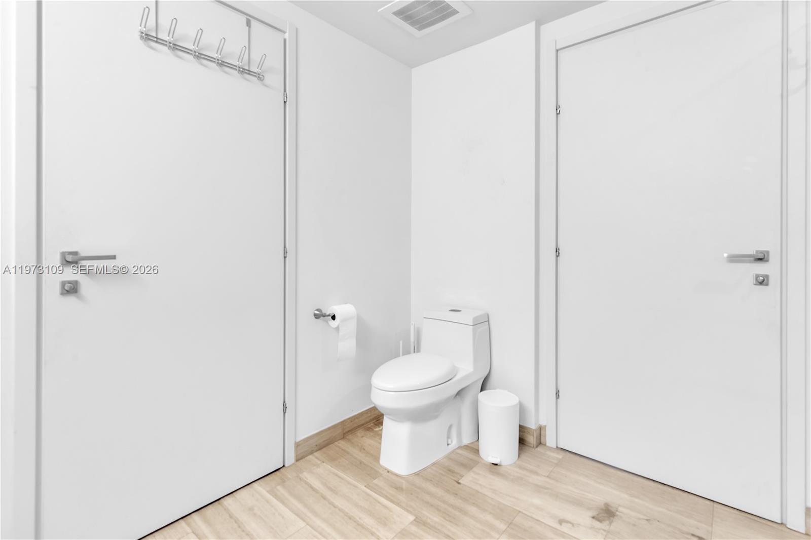 1300 Brickell Bay Dr #903 Miami, FL 33131