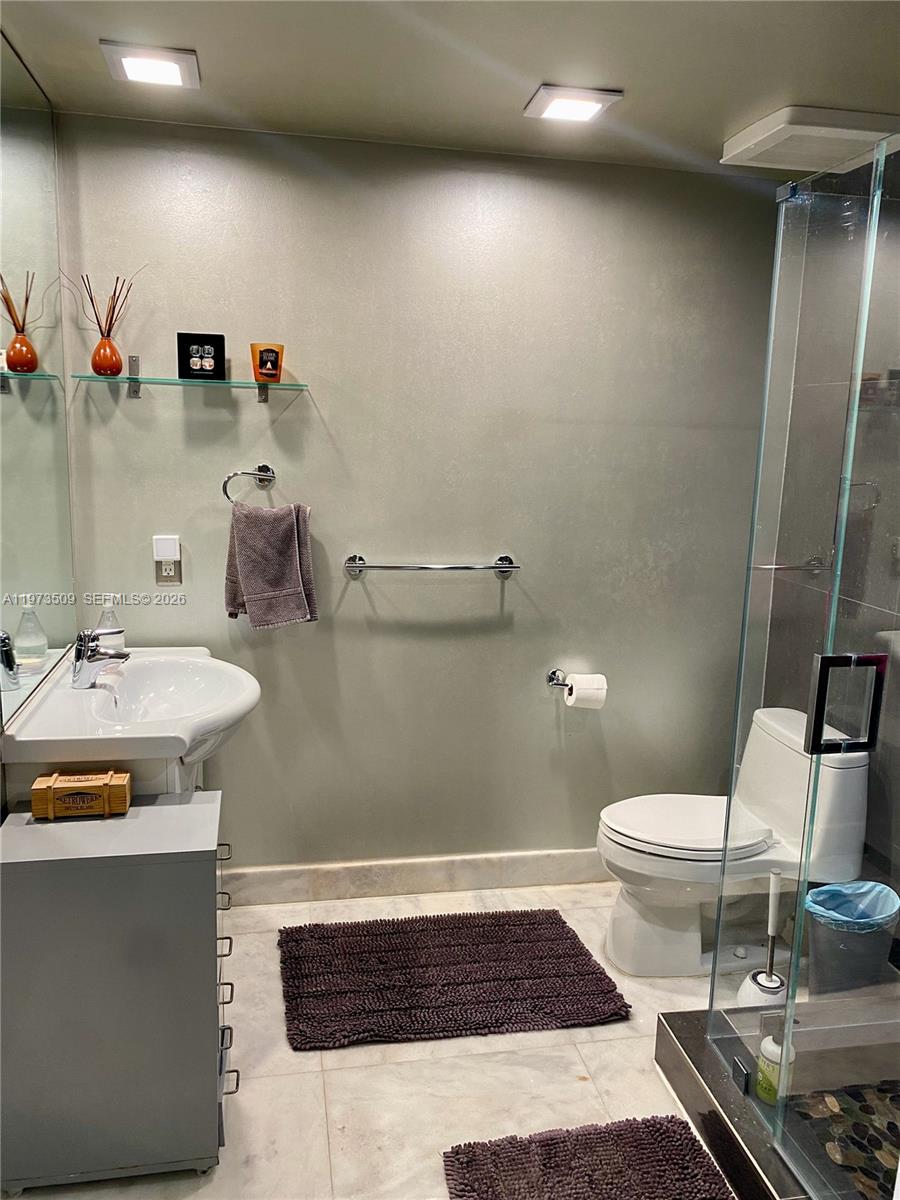 1800 Ocean Dr #1408 Hallandale Beach, FL 33009