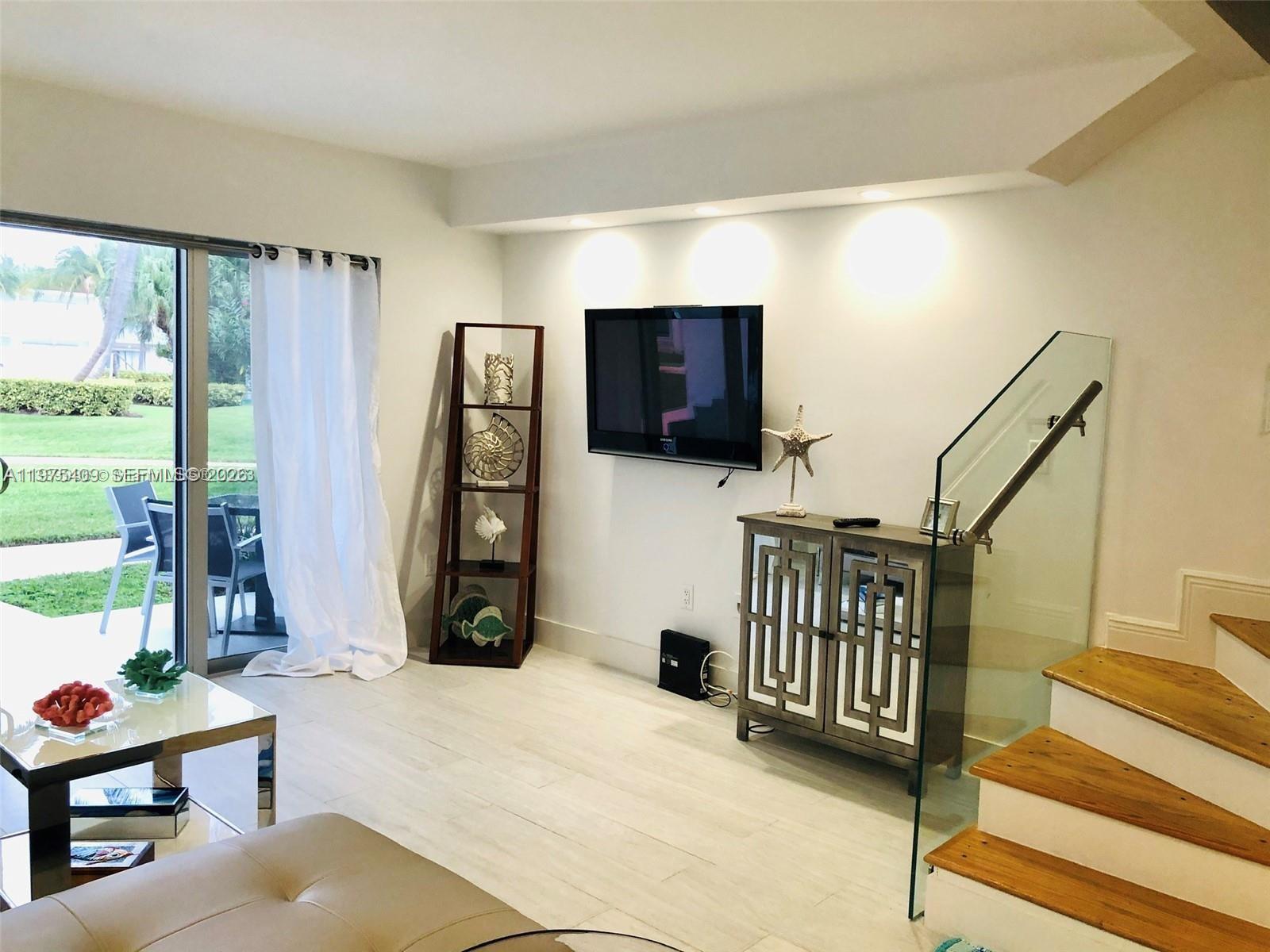 881 Ocean Dr #TH7 Key Biscayne, FL 33149