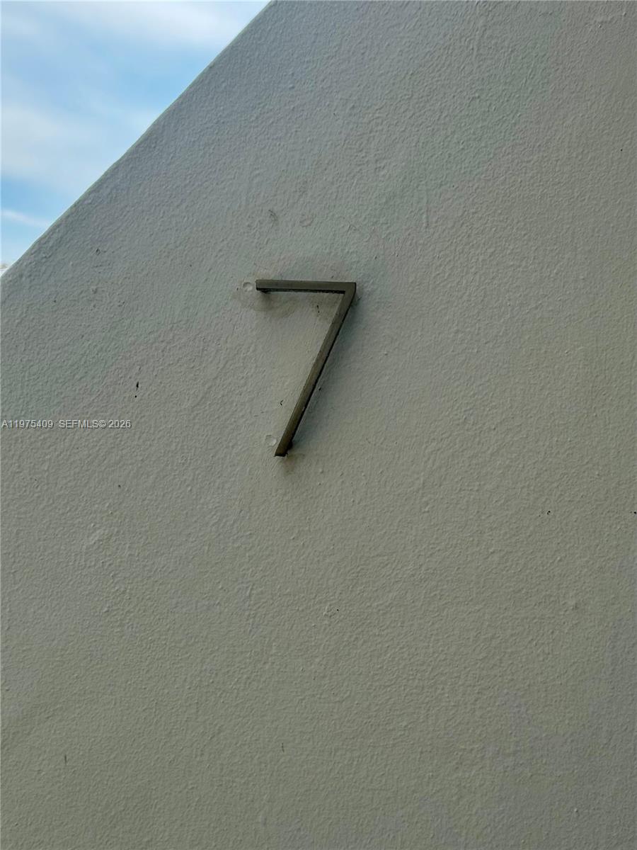 881 Ocean Dr #TH7 Key Biscayne, FL 33149