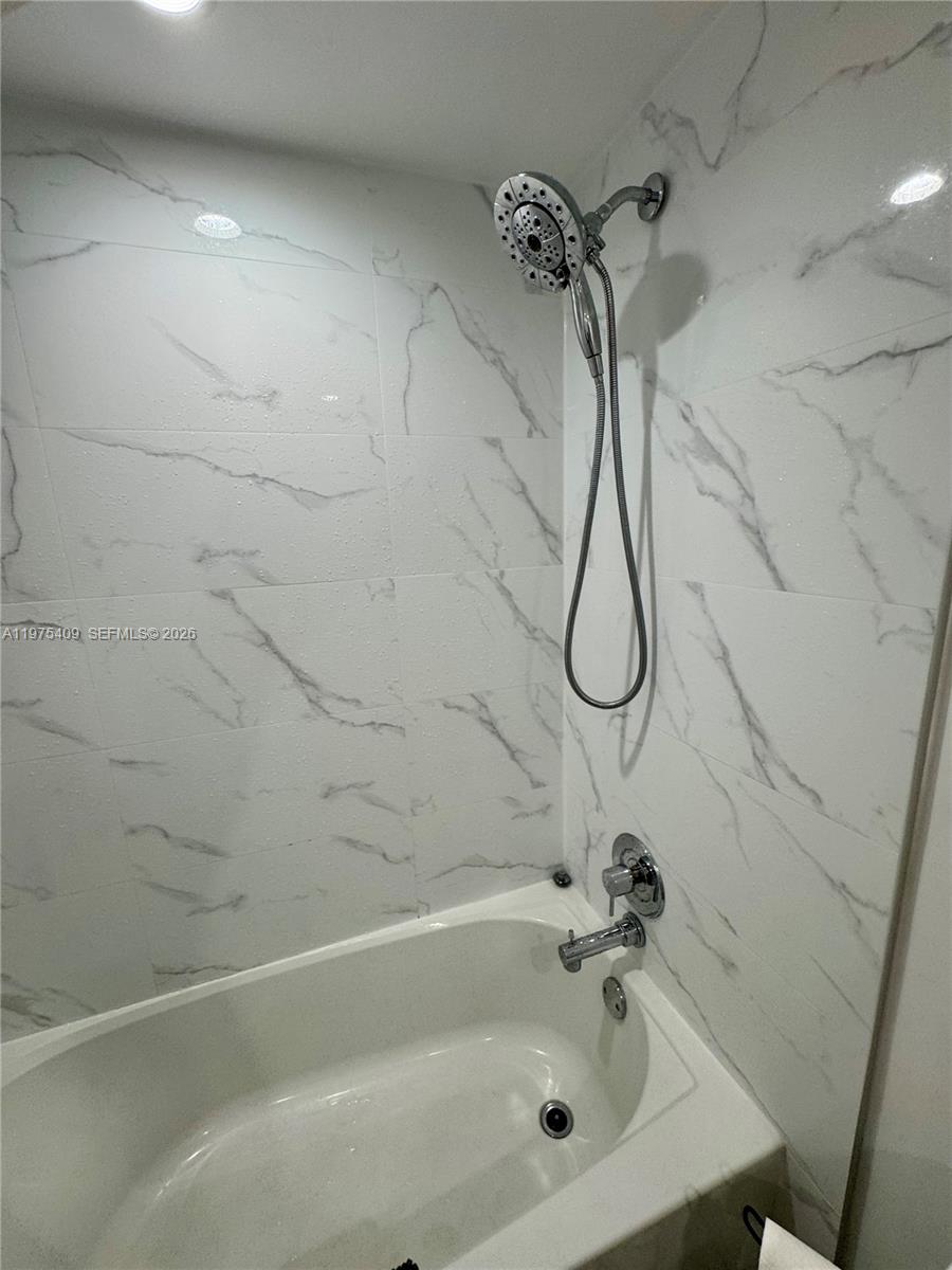 881 Ocean Dr #TH7 Key Biscayne, FL 33149