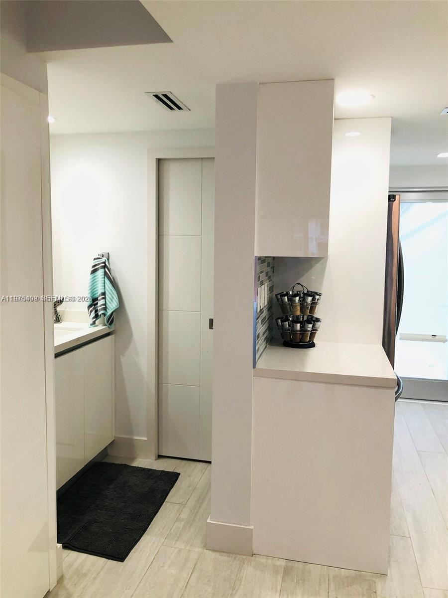 881 Ocean Dr #TH7 Key Biscayne, FL 33149