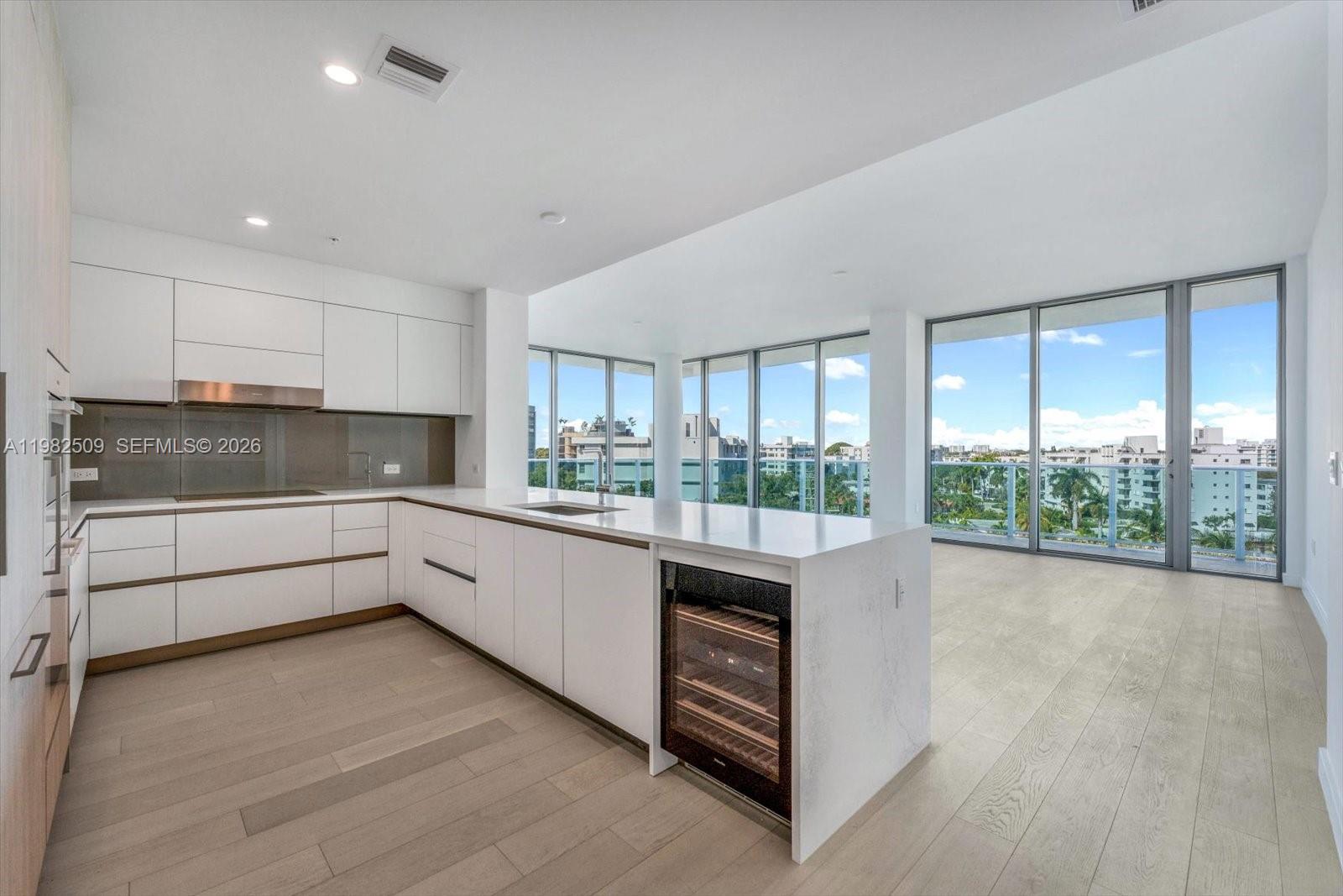 9201 E Bay Hbr Dr #702