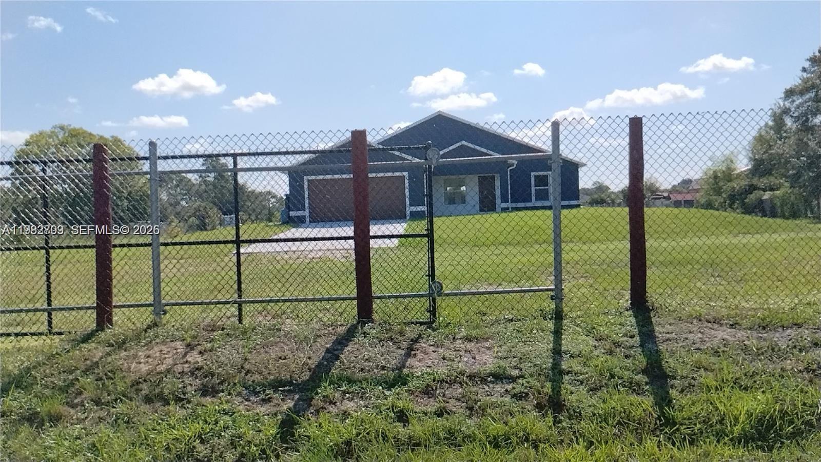 225 S Fronda St Clewiston, FL 33440