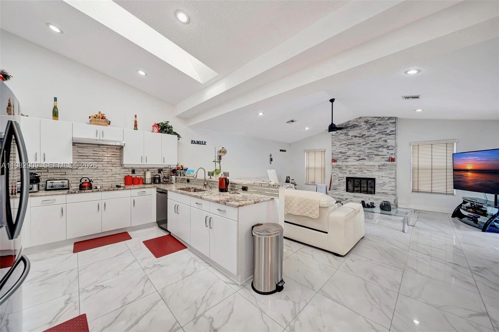 106 SW 85th Ter Coral Springs, FL 33071