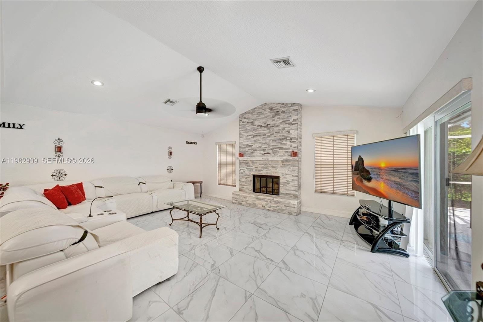 106 SW 85th Ter Coral Springs, FL 33071