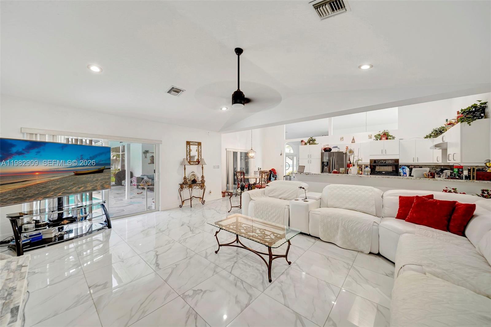 106 SW 85th Ter Coral Springs, FL 33071