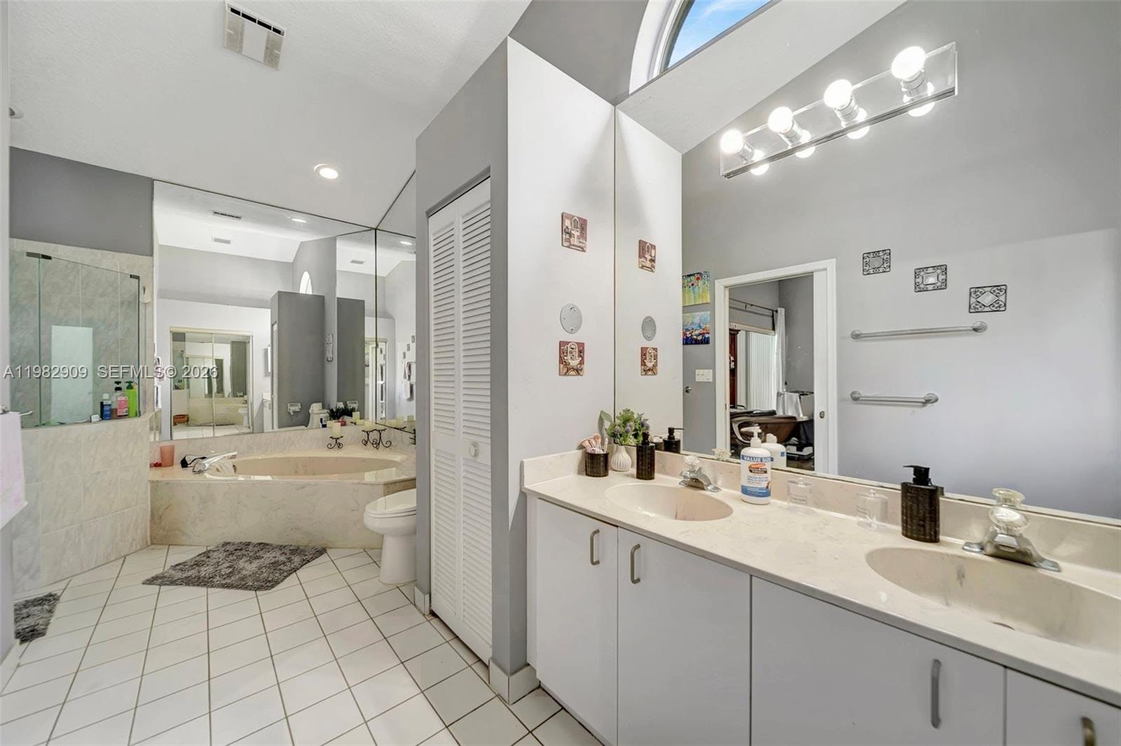 106 SW 85th Ter Coral Springs, FL 33071