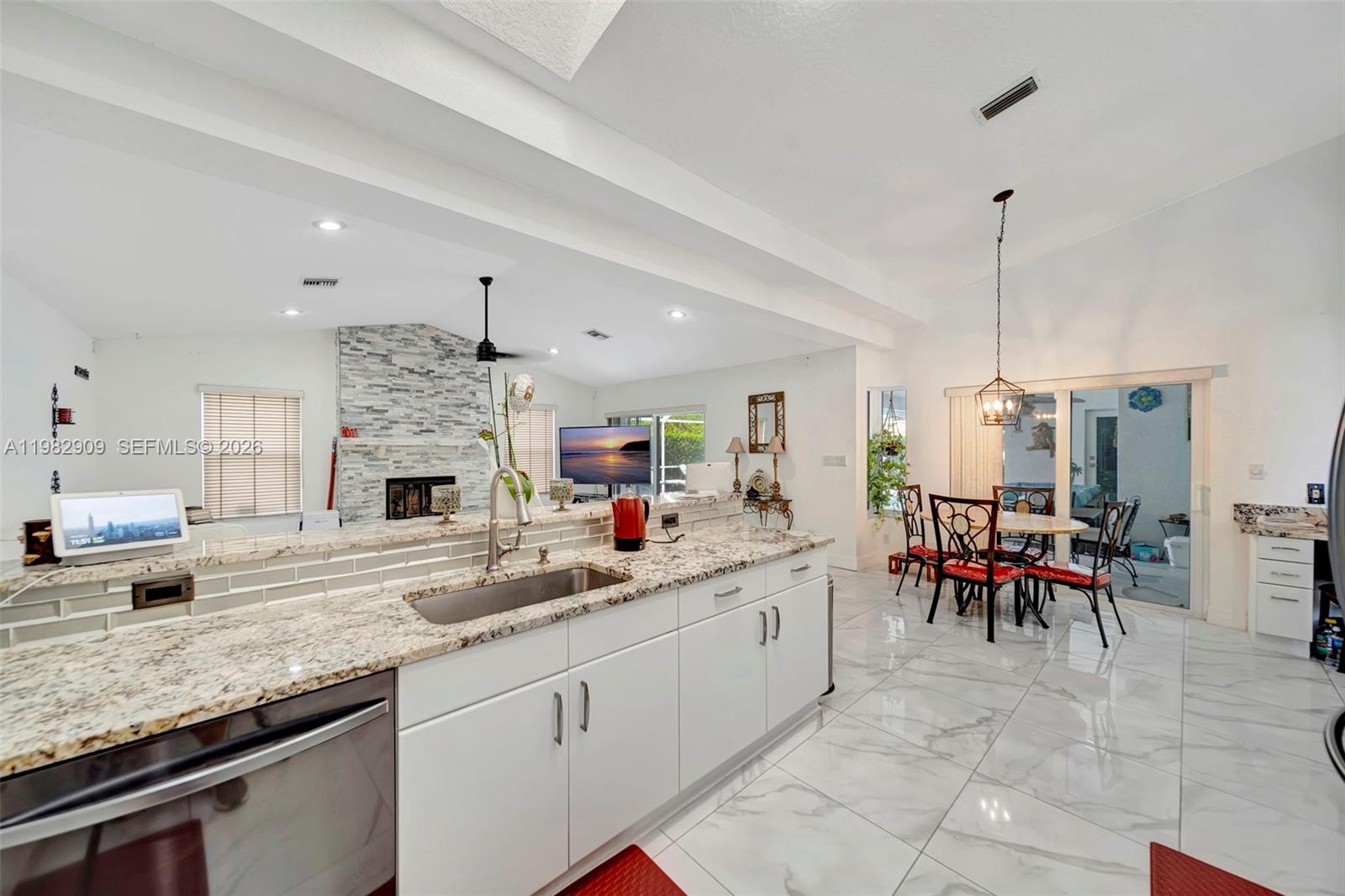 106 SW 85th Ter Coral Springs, FL 33071