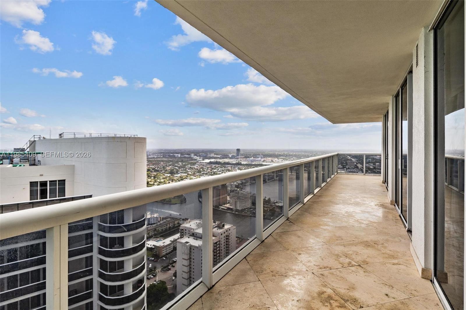 image Beach Club 219