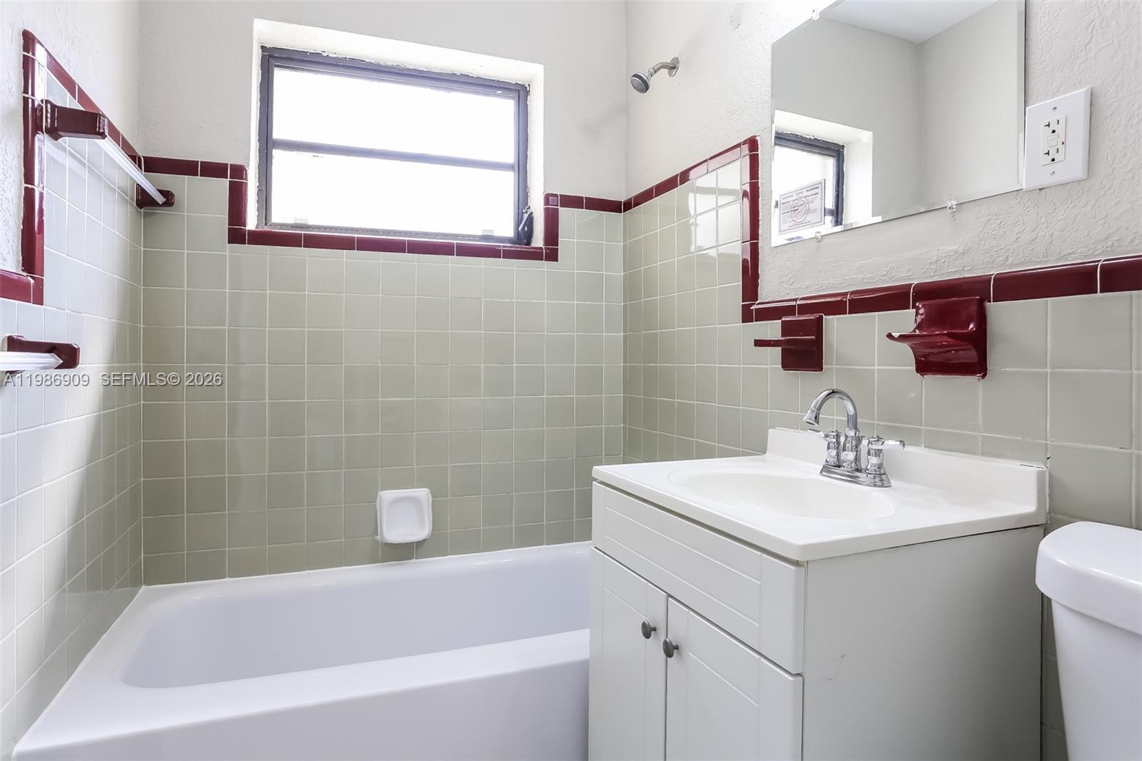 1078 NE 157th St North Miami Beach, FL 33162