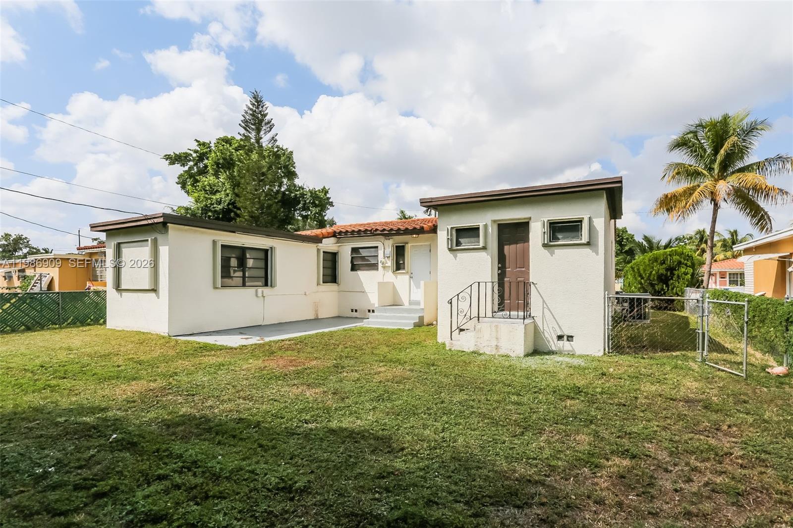 1078 NE 157th St North Miami Beach, FL 33162