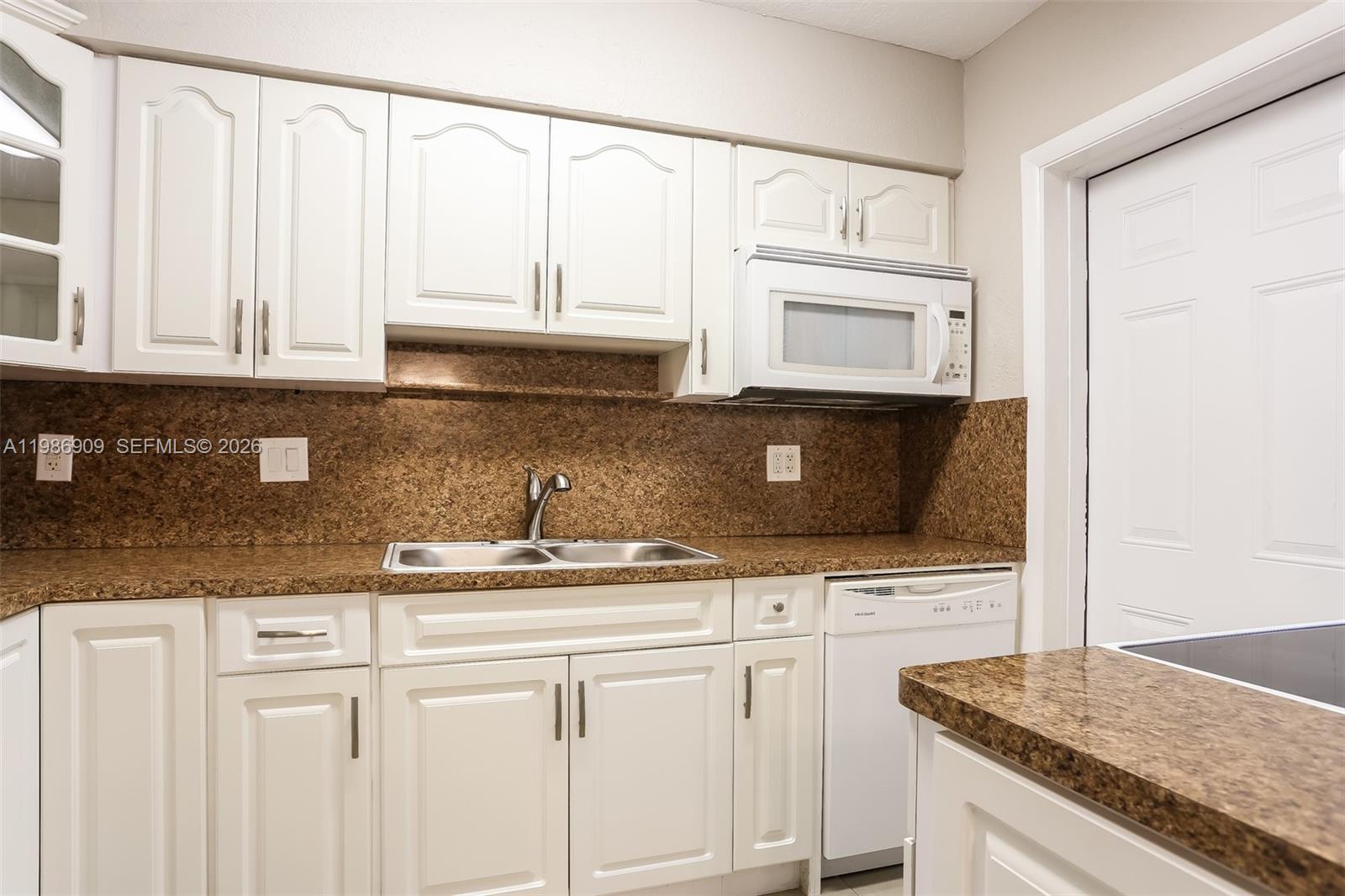 1078 NE 157th St North Miami Beach, FL 33162