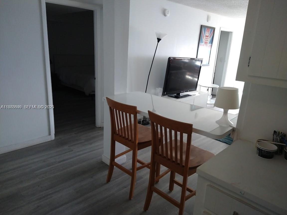 6039 Collins Ave #1710 Miami Beach, FL 33140