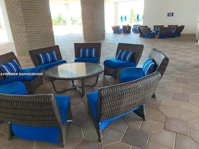 6039 Collins Ave #1710 Miami Beach, FL 33140