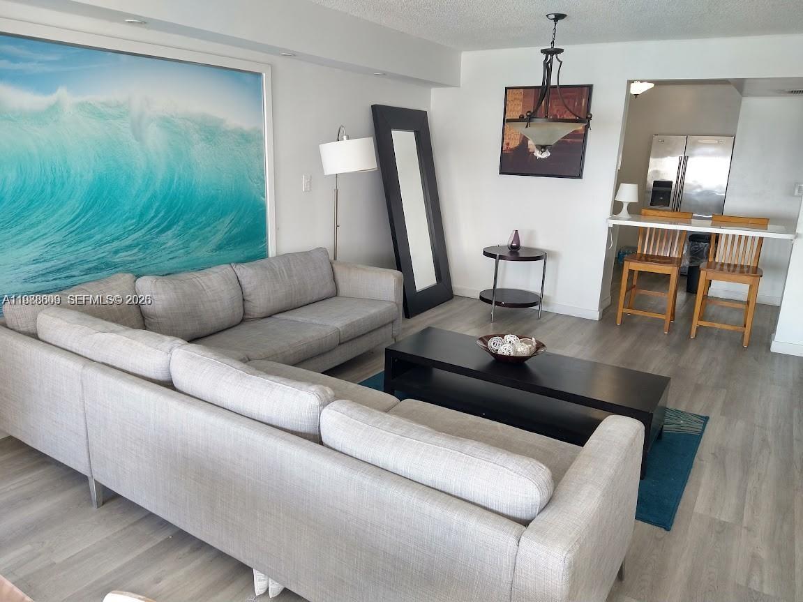 6039 Collins Ave #1710 Miami Beach, FL 33140