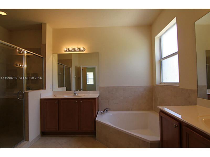 11277 NW 44th Ter Doral, FL 33178