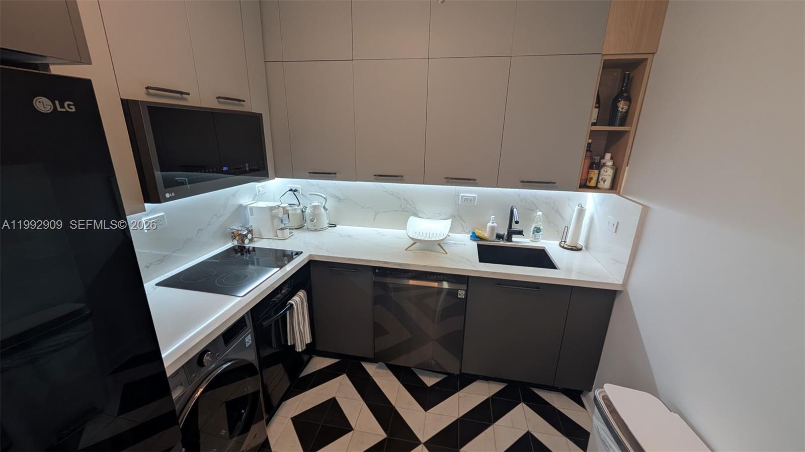 1500 Bay Rd #822S Miami Beach, FL 33139