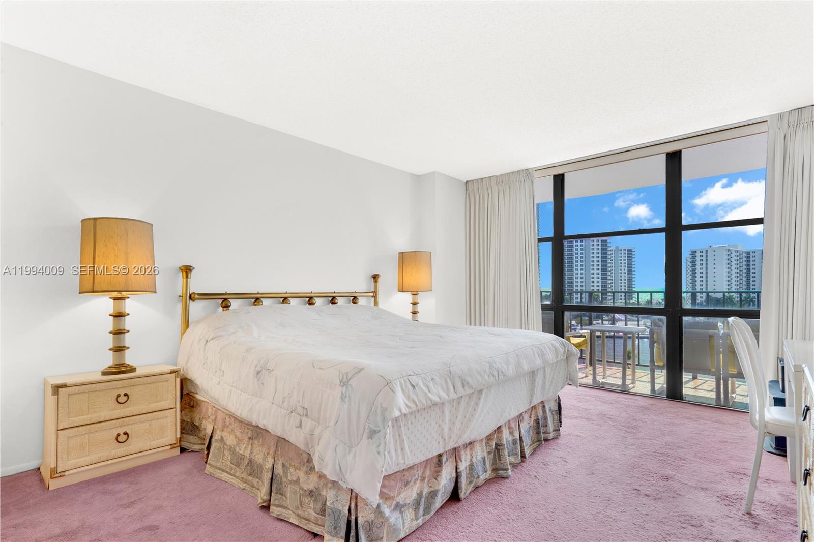 1000 Parkview Dr #822 Hallandale Beach, FL 33009