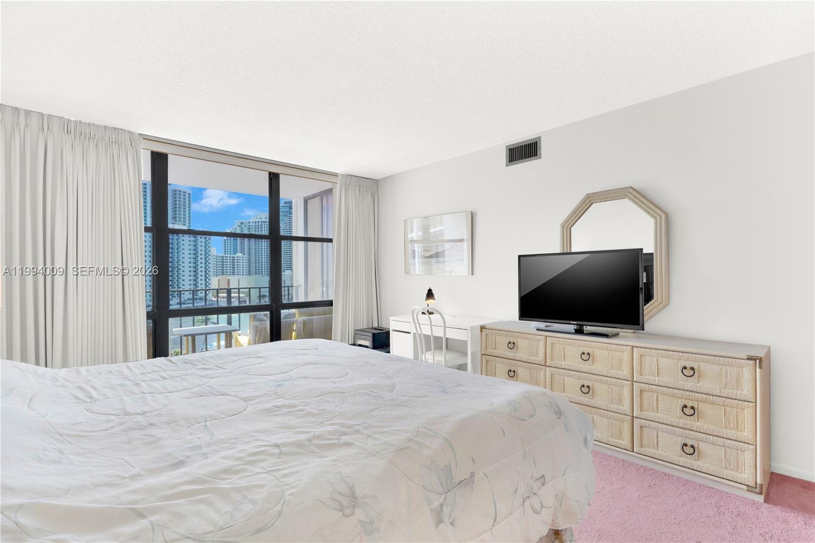 1000 Parkview Dr #822 Hallandale Beach, FL 33009