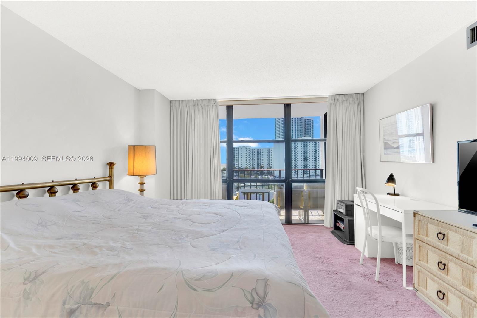 1000 Parkview Dr #822 Hallandale Beach, FL 33009