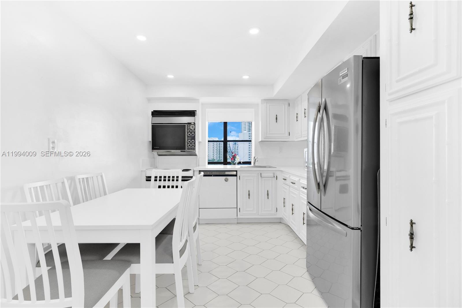 1000 Parkview Dr #822 Hallandale Beach, FL 33009