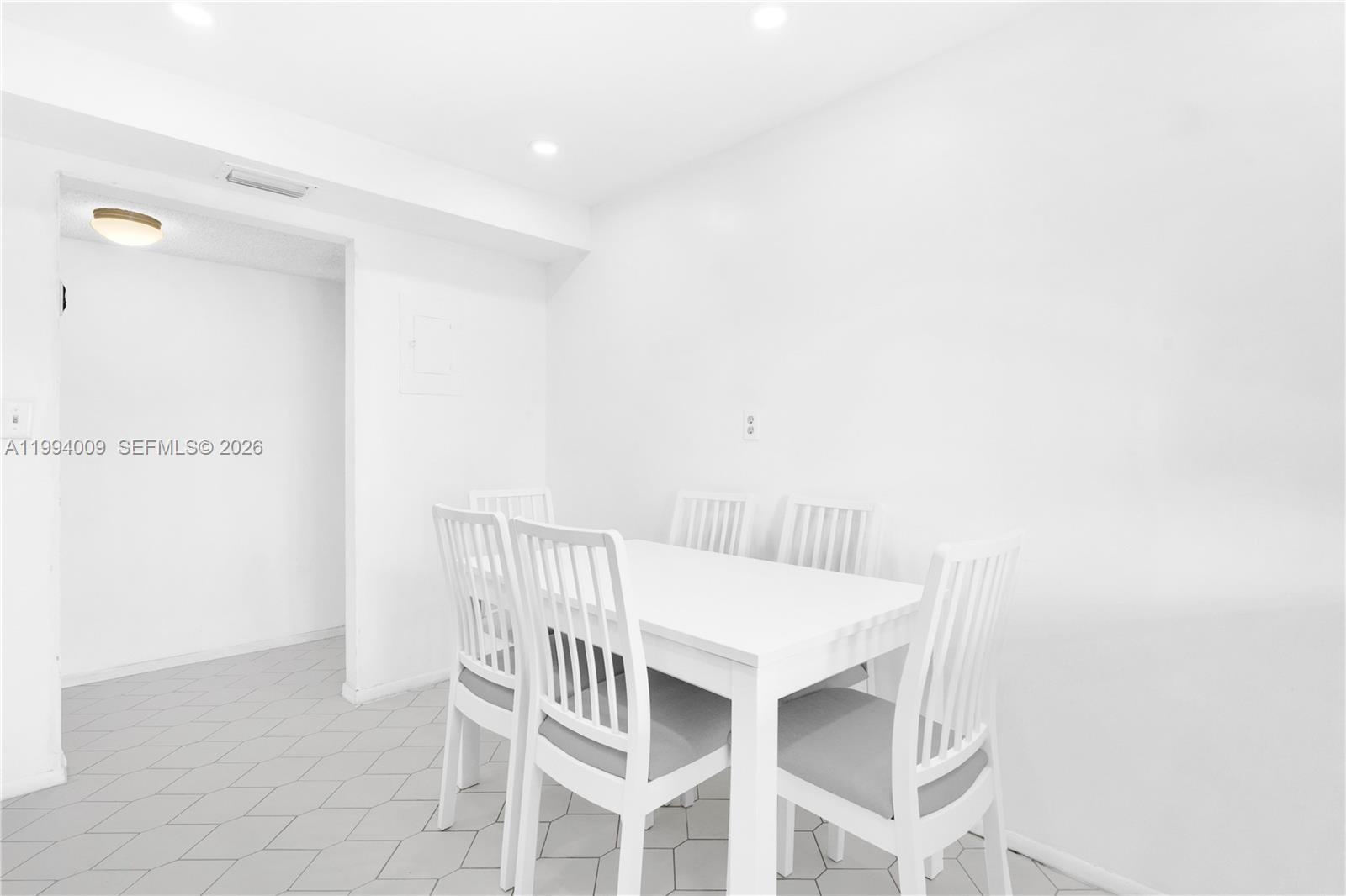 1000 Parkview Dr #822 Hallandale Beach, FL 33009