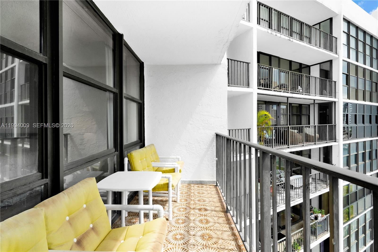 1000 Parkview Dr #822 Hallandale Beach, FL 33009