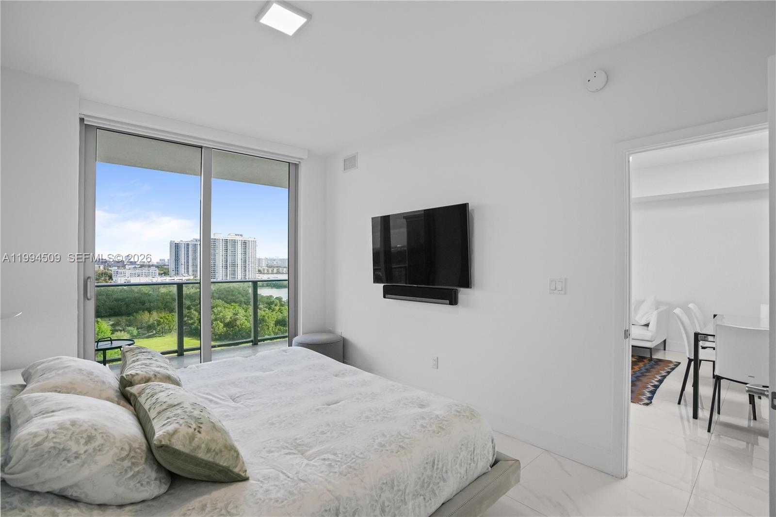 16385 NE Biscayne Blvd #1402 North Miami Beach, FL 33160