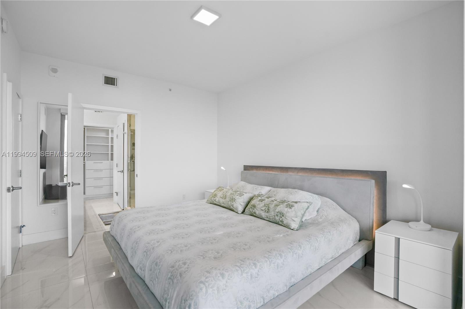 16385 NE Biscayne Blvd #1402 North Miami Beach, FL 33160