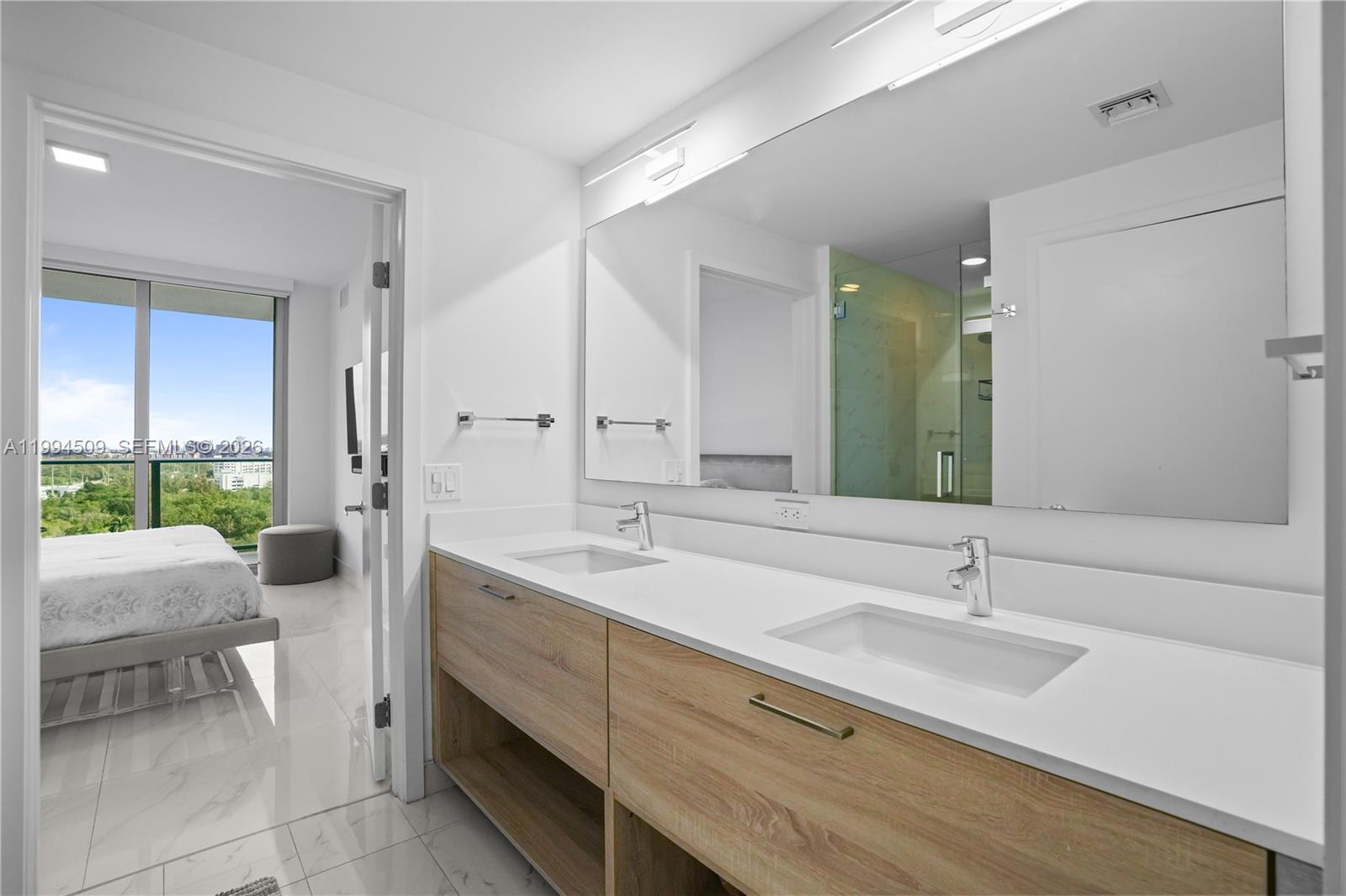 16385 NE Biscayne Blvd #1402 North Miami Beach, FL 33160