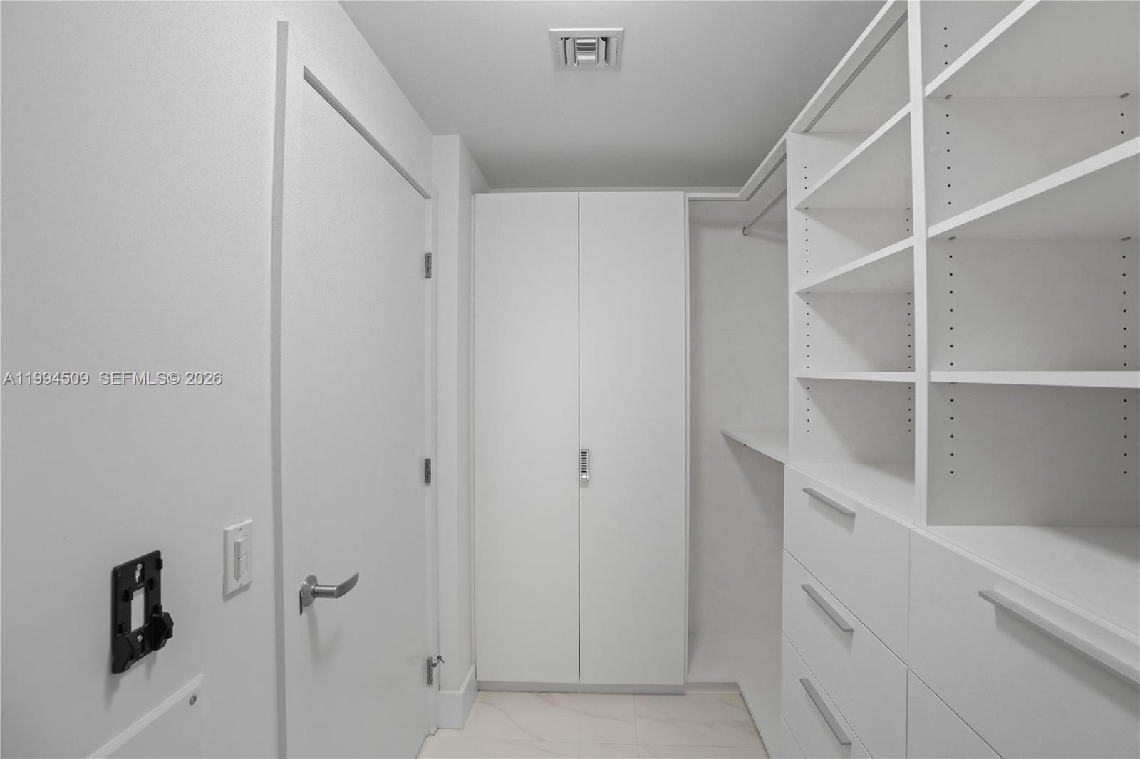 16385 NE Biscayne Blvd #1402 North Miami Beach, FL 33160