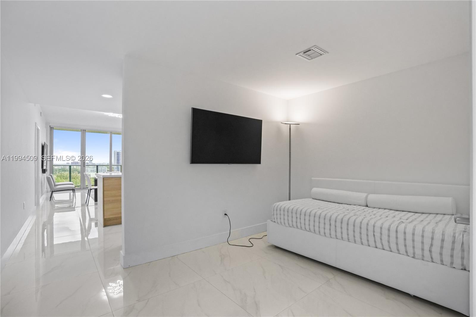 16385 NE Biscayne Blvd #1402 North Miami Beach, FL 33160